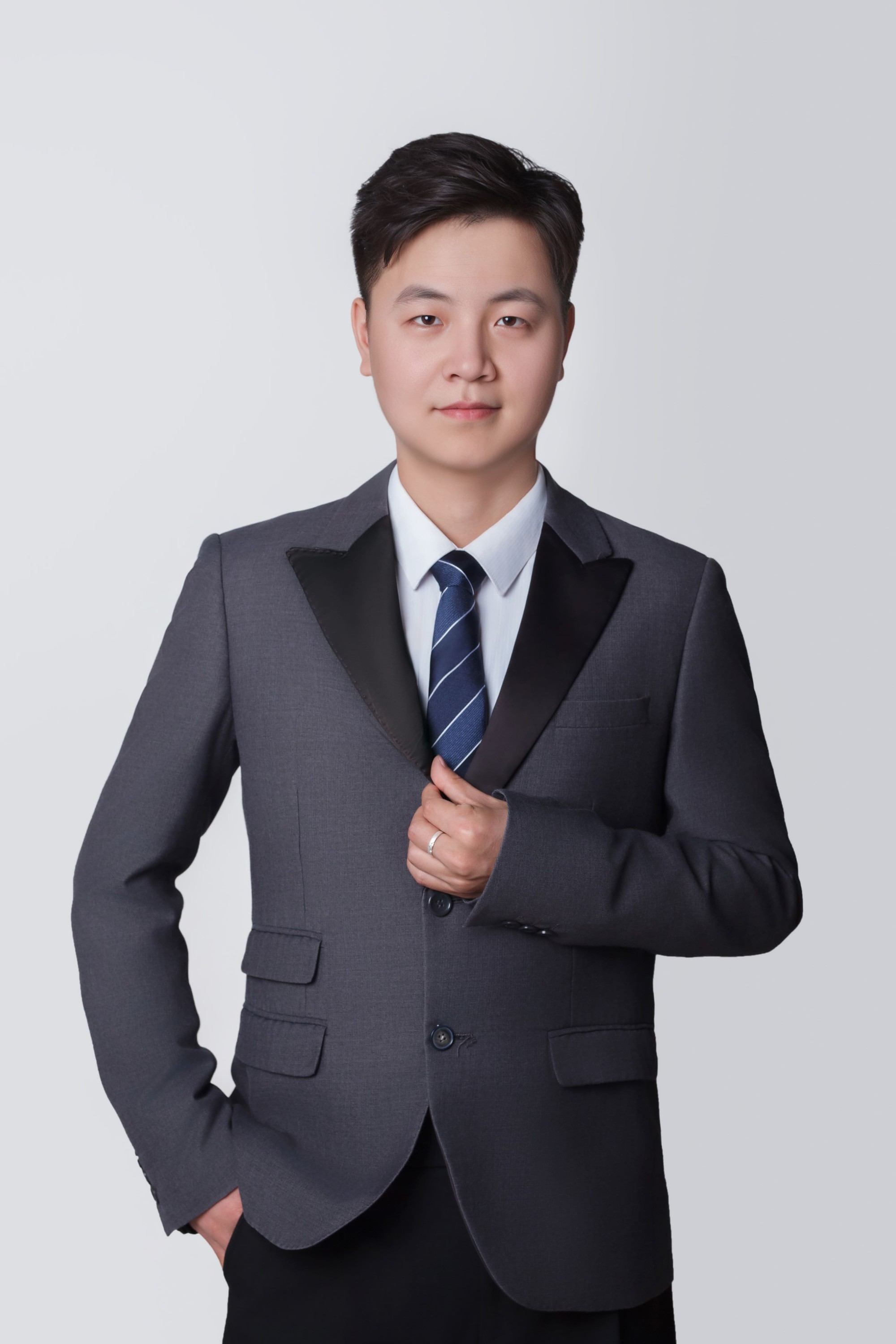 温明博