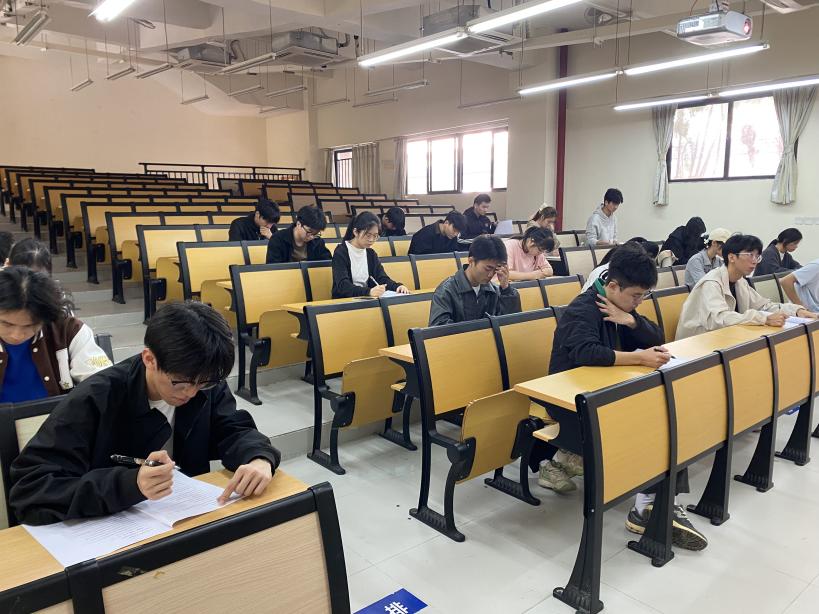 425894db97e453c40829c17a872e671e