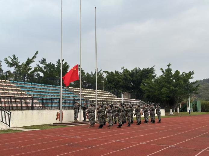 晨光砺志，笃行致远——智能制造与信息学院新学期升旗仪式顺利举行