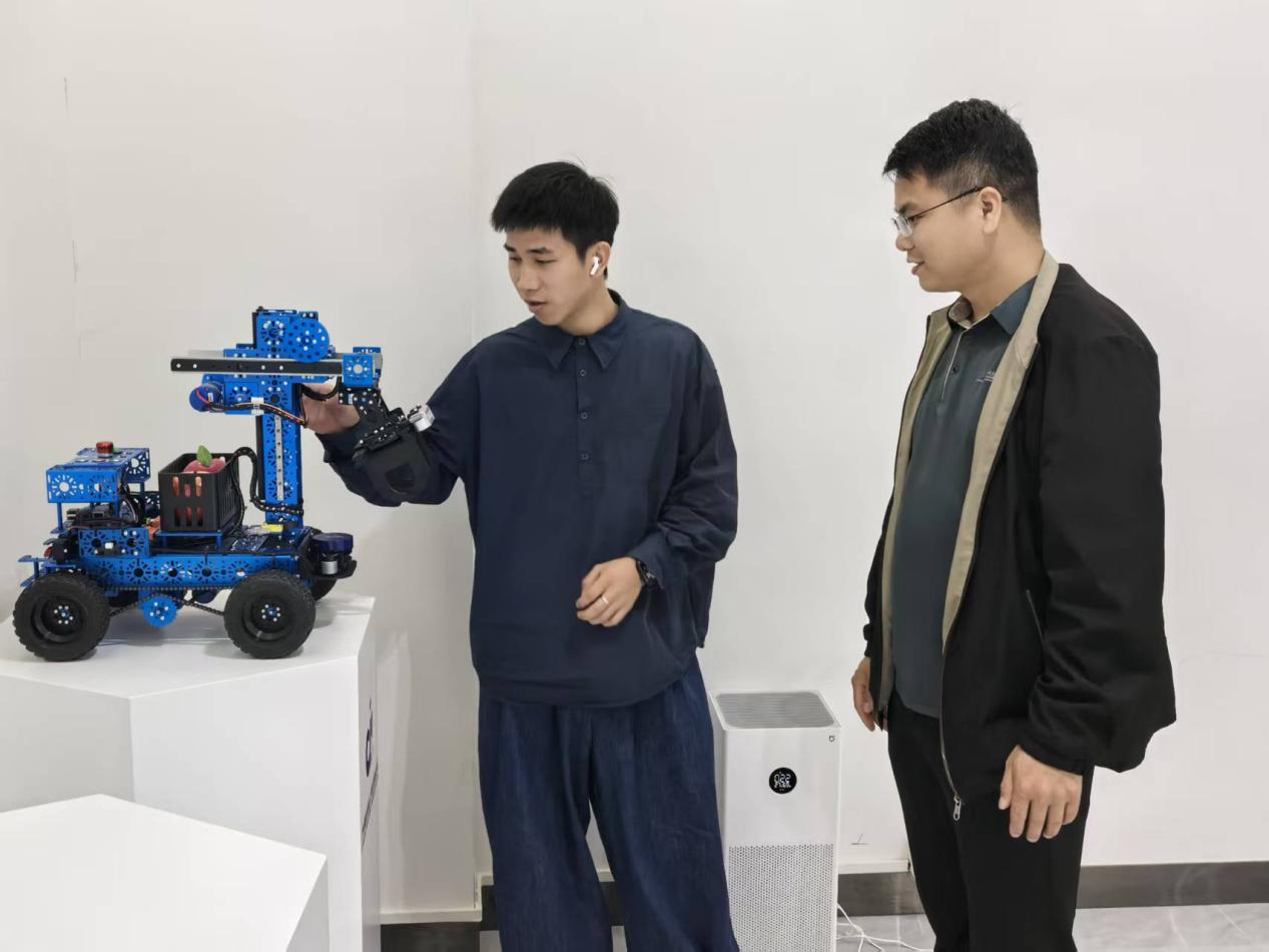 深化校企协同育人 共促智能制造发展