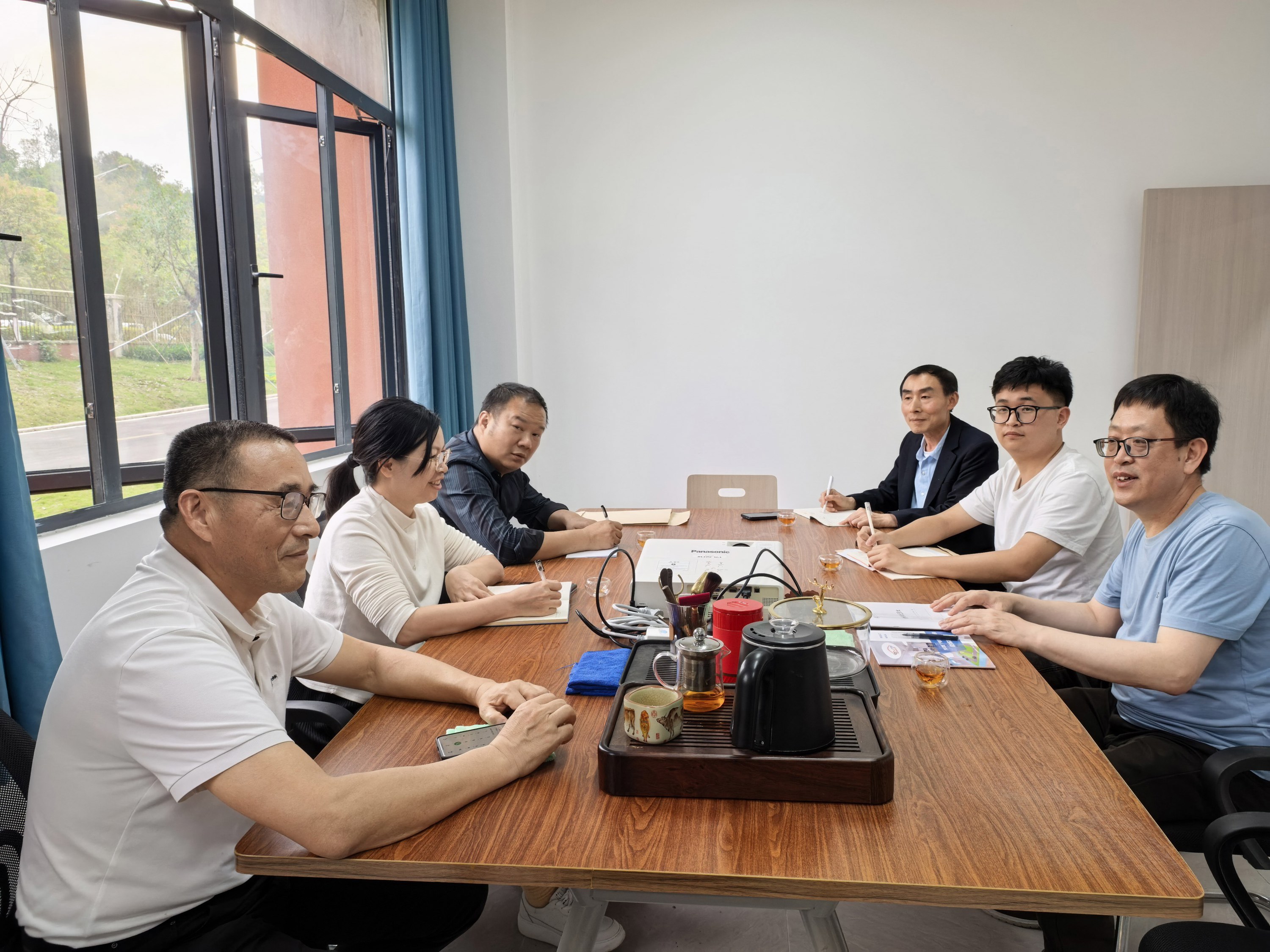 聚焦人才培养与校区搬迁—— 新能源装备技术专业召开专题教研会议