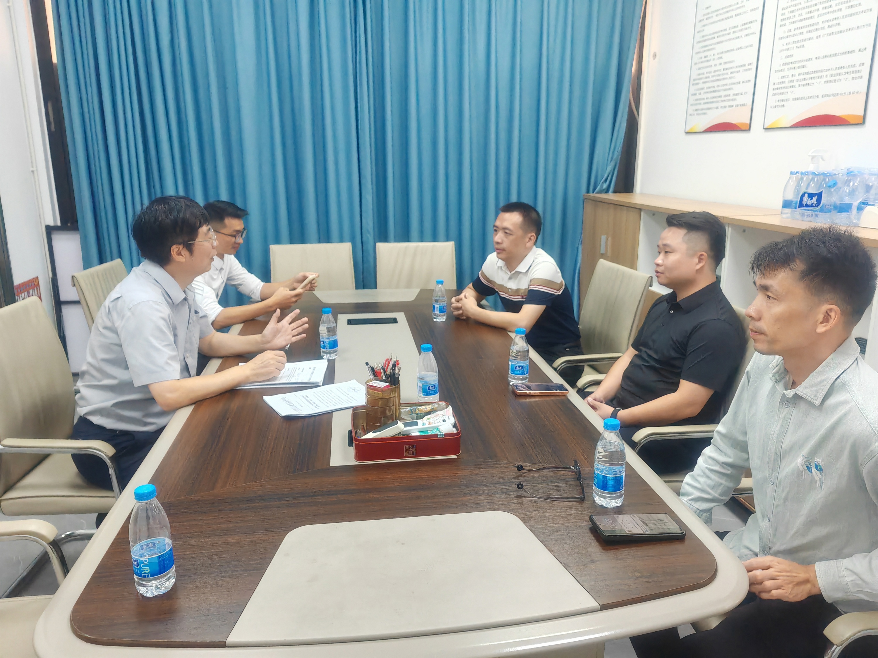 为技能“充电”继续教育学院联合智能制造与信息学院开展低压电工考证调研